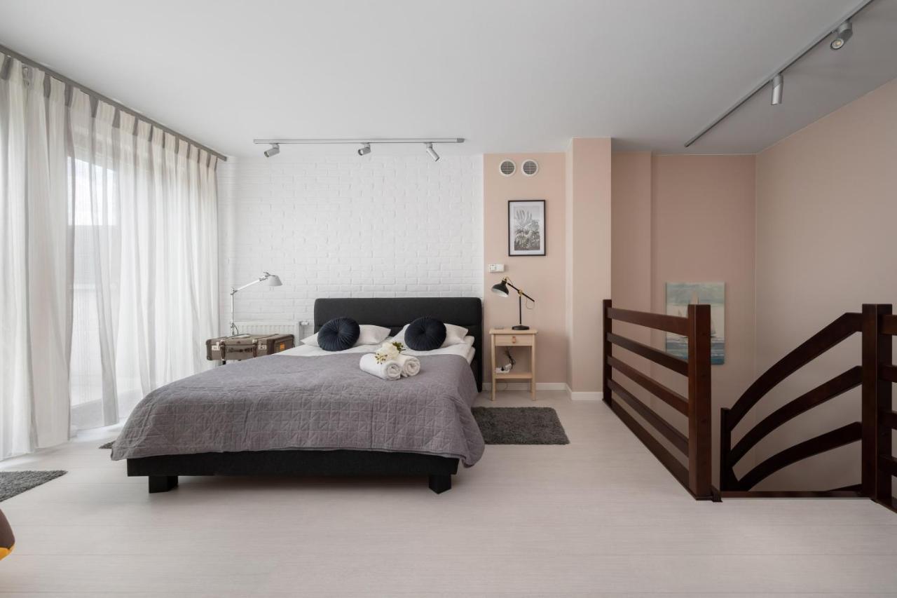 Wroclaw Dabie Silver By Renters Exterior photo